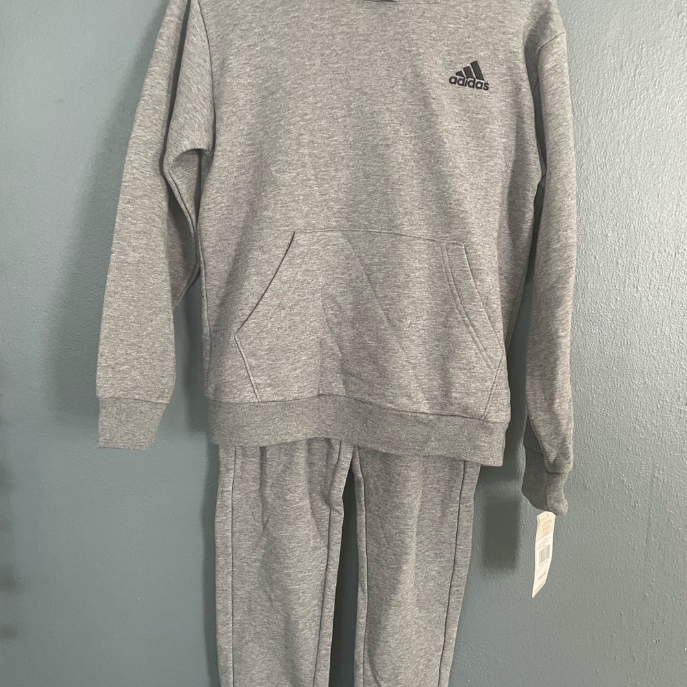 New with tags Adidas Gray Sweatpants Relaxed Fit Joggers